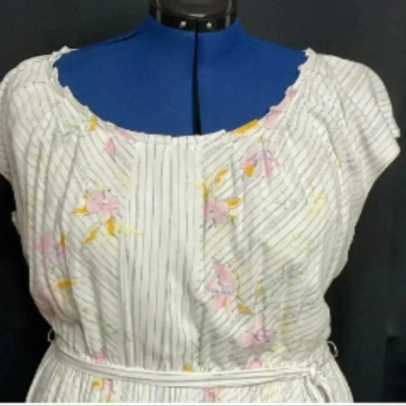 Lauren Conrad size Medium New with tags Pleated round neck midi dress. - Picture 10 of 15